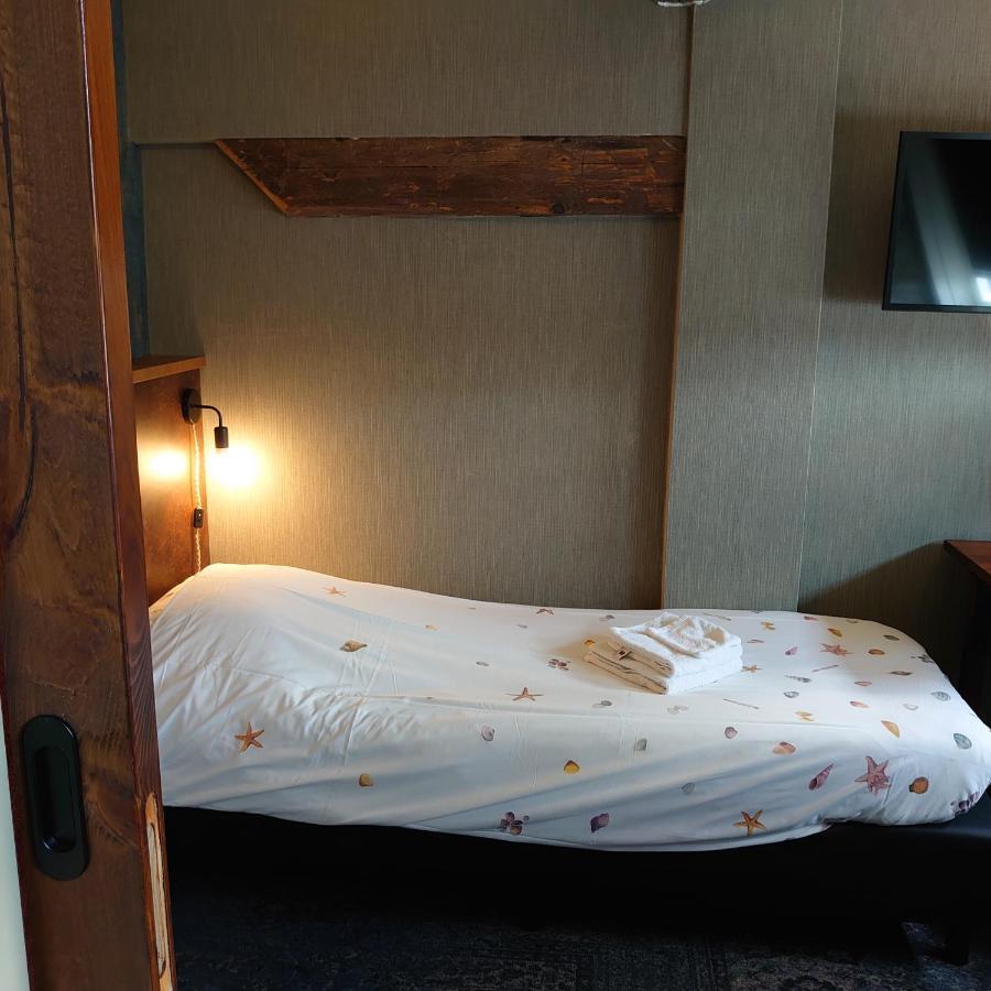De Cyprian Bed & Breakfast Kaard ภายนอก รูปภาพ